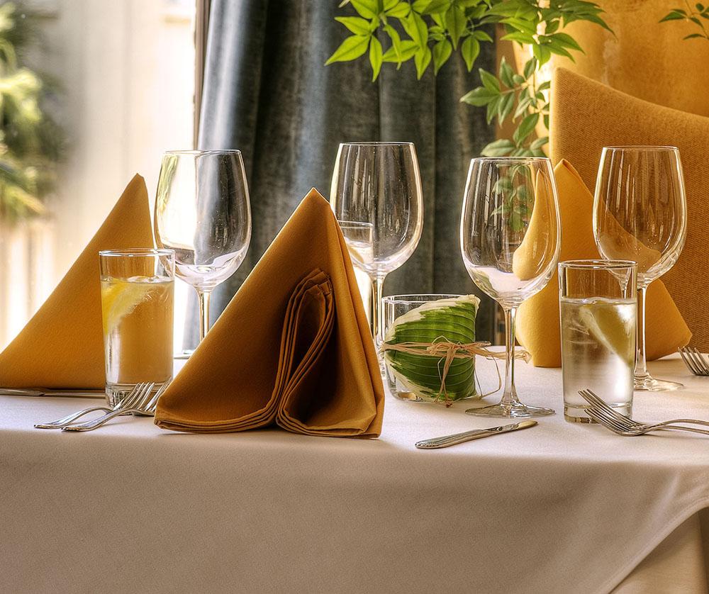 Gold-Napkins-CloseUp